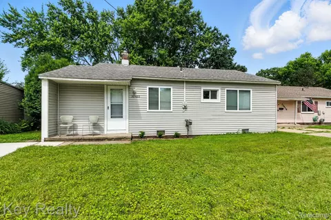 32420 Muskegon Ct, Westland, MI 48186