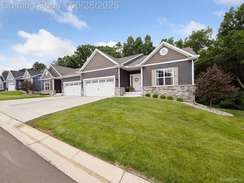 2949 Blue Sky Dr #22, Howell, MI 48843