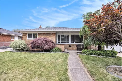 24600 Culver St, Saint Clair Shores, MI 48080