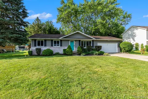 5496 Canonsburg Rd, Grand Blanc, MI 48439