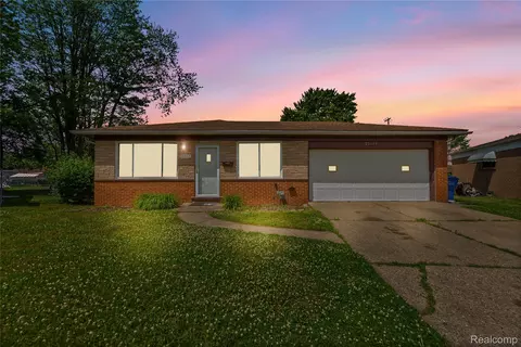 25117 Masch Ave, Warren, MI 48091