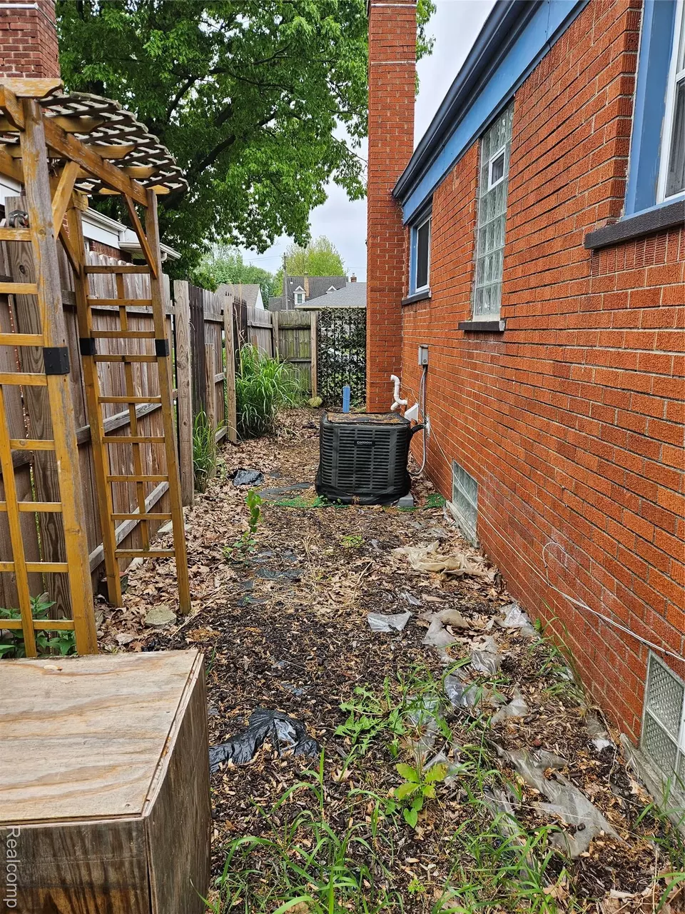  22638 Chippewa St, Detroit, MI 48219 photo 3