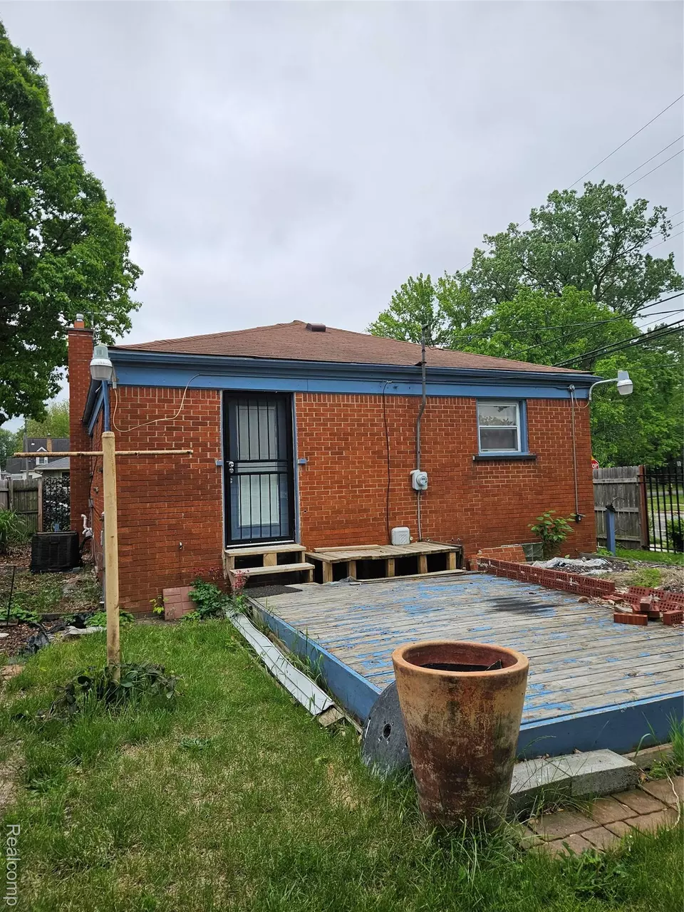 22638 Chippewa St, Detroit, MI 48219 photo 2