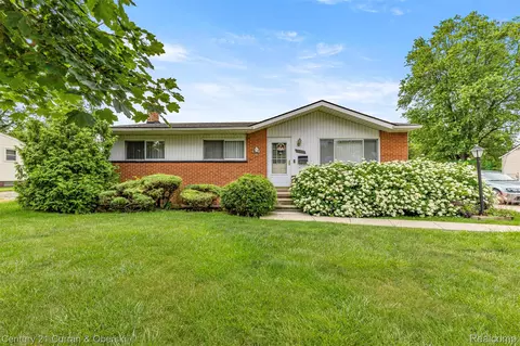 29497 Bridge St, Garden City, MI 48135