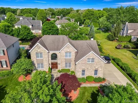 4991 Knollcrest Ct, Commerce, MI 48382