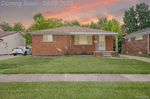 23320 Beechwood Ave, Eastpointe, MI 48021