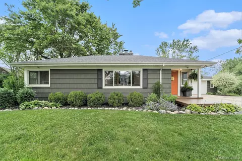 5690 Corunna Ave, Independence, MI 48346