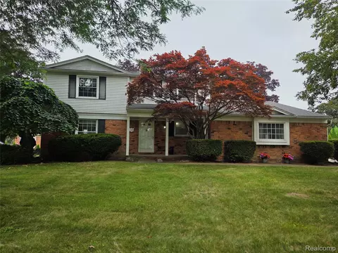 5379 Winchester Dr, Troy, MI 48085
