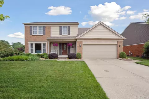 46518 E Oak Manor Ct, Canton, MI 48187
