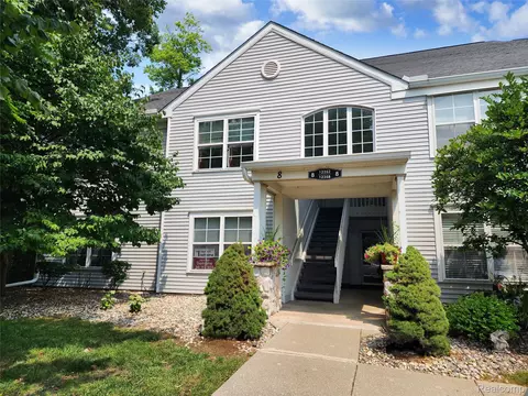 12352 Saint Andrews Way, Fenton, MI 48430