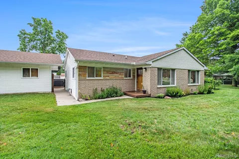 8406 W Ellis Rd, Springfield, MI 48350