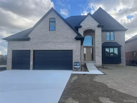 17102 Chianti Ct, Macomb, MI 48042