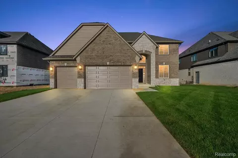50637 Mistwood Dr, Macomb, MI 48042