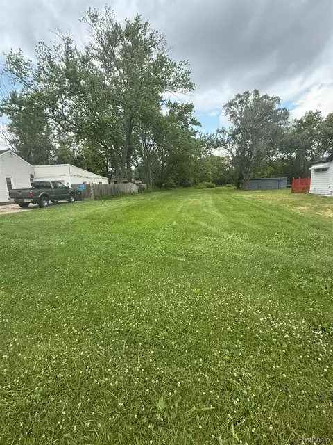 156 W Auburn Rd, Rochester Hills, MI 48307