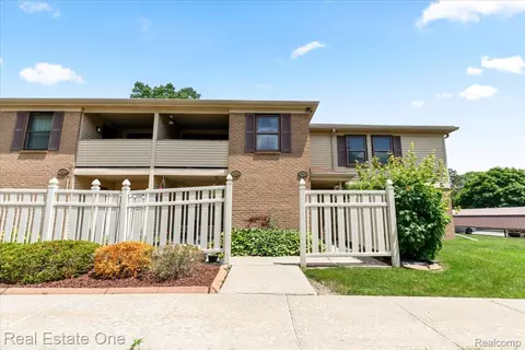 19550 Northridge Dr, Northville, MI 48167