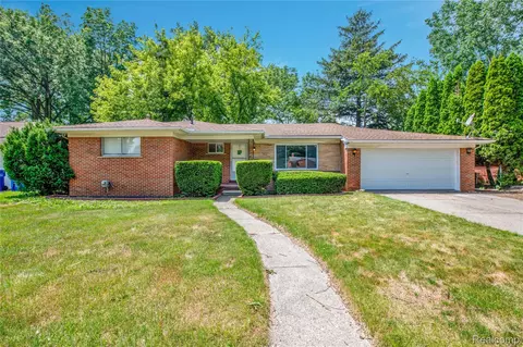 27405 La Rose Dr, Warren, MI 48093