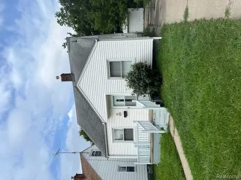 21111 Beechwood Ave, Eastpointe, MI 48021