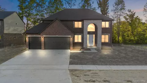 50759 Timberstone Dr, Macomb, MI 48042