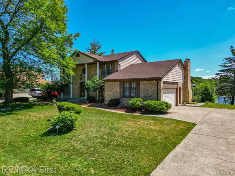 54158 Blue Cloud Dr, Shelby Township, MI 48315