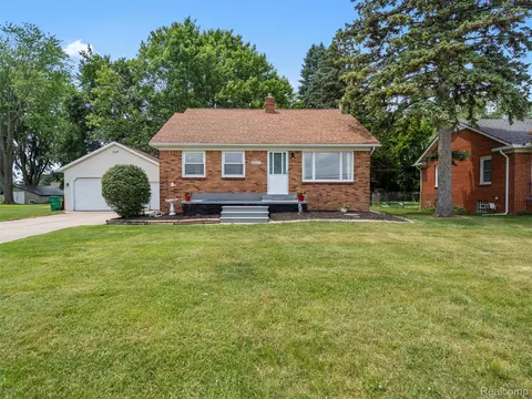 48425 Romeo Plank Rd, Macomb, MI 48044