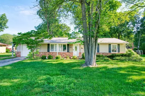 1192 Oakmont Dr, Bedford, MI 48182