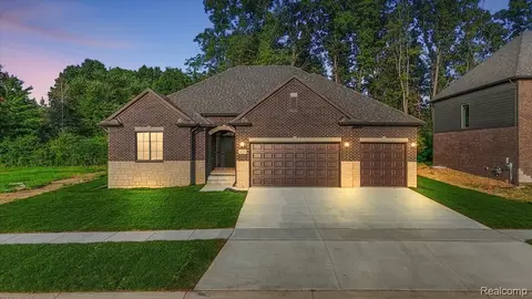 50798 Mistwood Dr, Macomb, MI 48042
