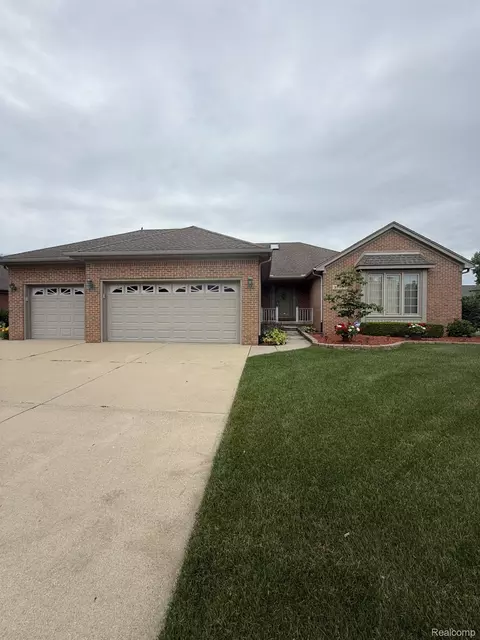 35851 Ireneus Dr, New Baltimore, MI 48047