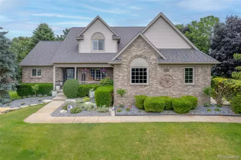 9154 Rotondo Dr, Howell, MI 48855