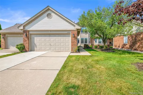 15727 Golfview Dr, Riverview, MI 48193
