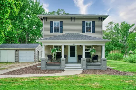 405 Garden Ln, Fowlerville, MI 48836