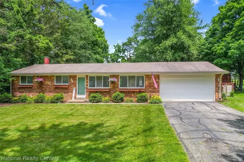 61900 Richfield St, South Lyon, MI 48178