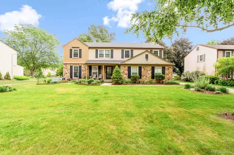 6611 Windmill Ln, West Bloomfield, MI 48324