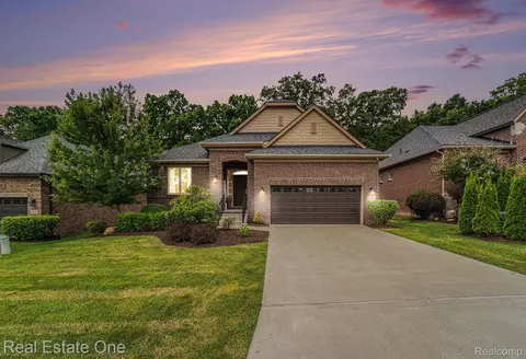 5524 Woodfall Rd, Independence, MI 48348