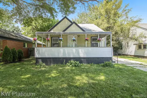 18509 Victor St, Roseville, MI 48066