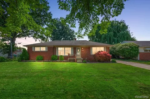6326 Lathers St, Garden City, MI 48135