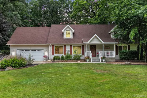 3349 Shimmons Rd, Auburn Hills, MI 48326