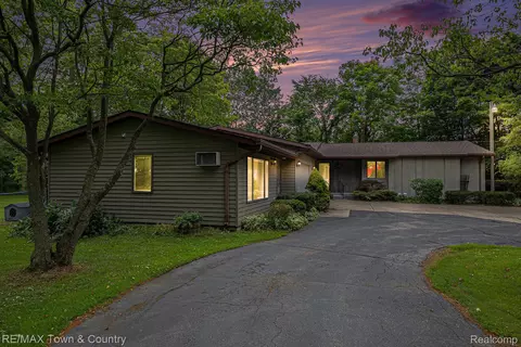 10167 W Pierson Rd W, Flushing, MI 48433