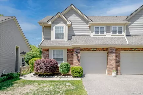 897 Whisperwood Trl, Fenton, MI 48430