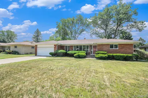 18319 Greenwald Dr, Southfield, MI 48075