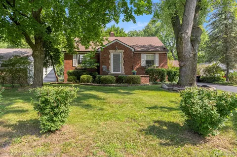 21280 Mada Ave, Southfield, MI 48075