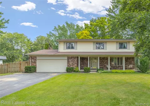 6995 Allen Hill Ct, Independence, MI 48348