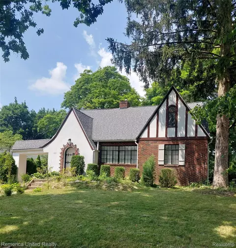166 Cherokee Rd, Pontiac, MI 48341