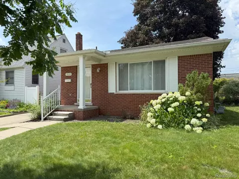 2824 Queen St, Dearborn, MI 48124