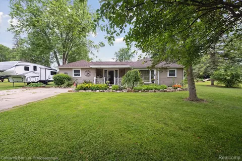 6479 W Court St, Flint, MI 48532