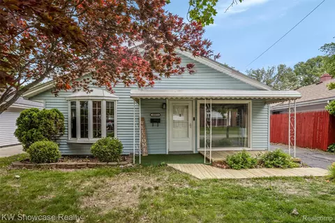 8055 Roosevelt St, Taylor, MI 48180