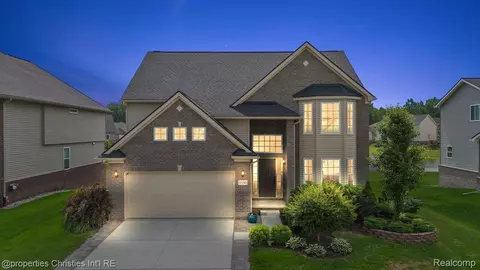 55745 Worlington Ln, South Lyon, MI 48178