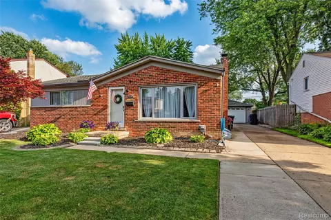 31789 Penn Ave, Livonia, MI 48150