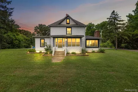 3071 Churchill Rd, Auburn Hills, MI 48326