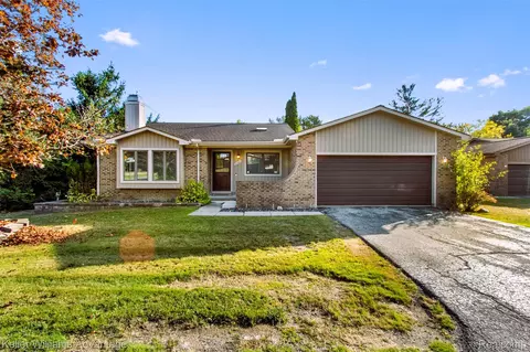 31441 Orchard Brook Ct, Farmington Hills, MI 48336