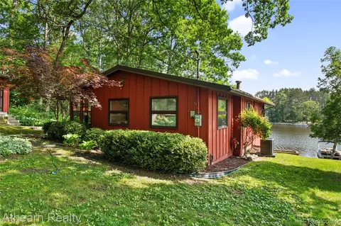 6600 W Shore Dr, Sherman, MI 48893